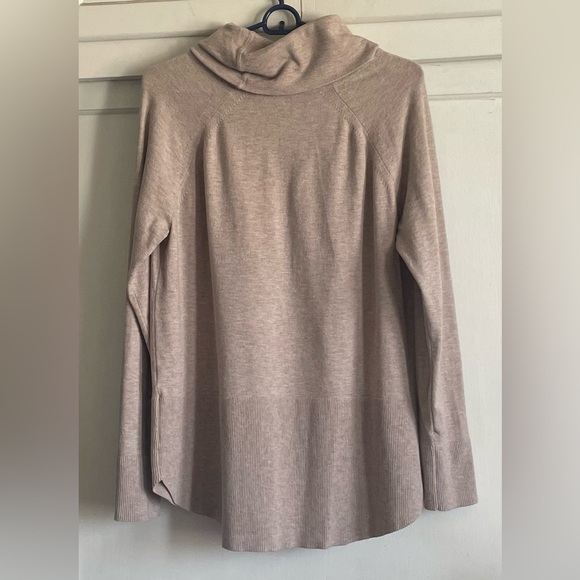 Raya By Cyrus Cowl Neck Sweater. Pre-Owned. - Picture 2 of 4